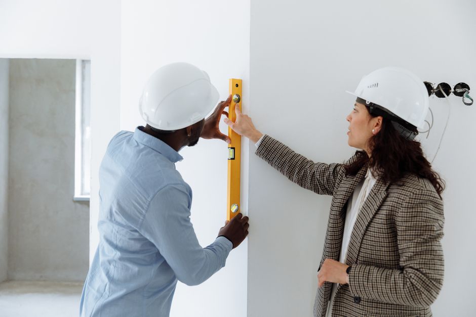 Friendly home insulation and siding contractor on site